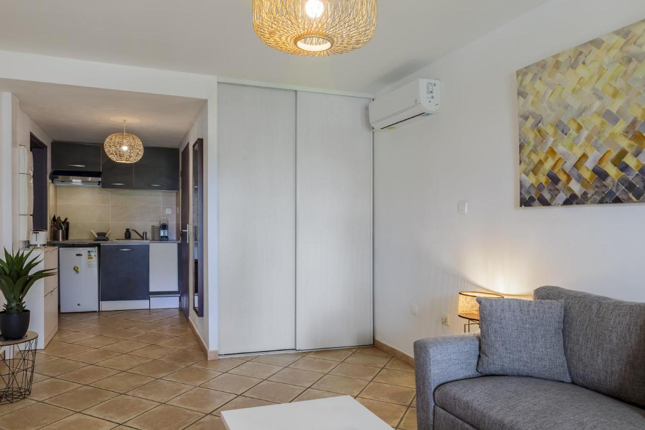 Le Saint-Gilles - Studio A St-Gilles-Les-Bains - Situe Dans Residence Privee Avec Piscine エクステリア 写真