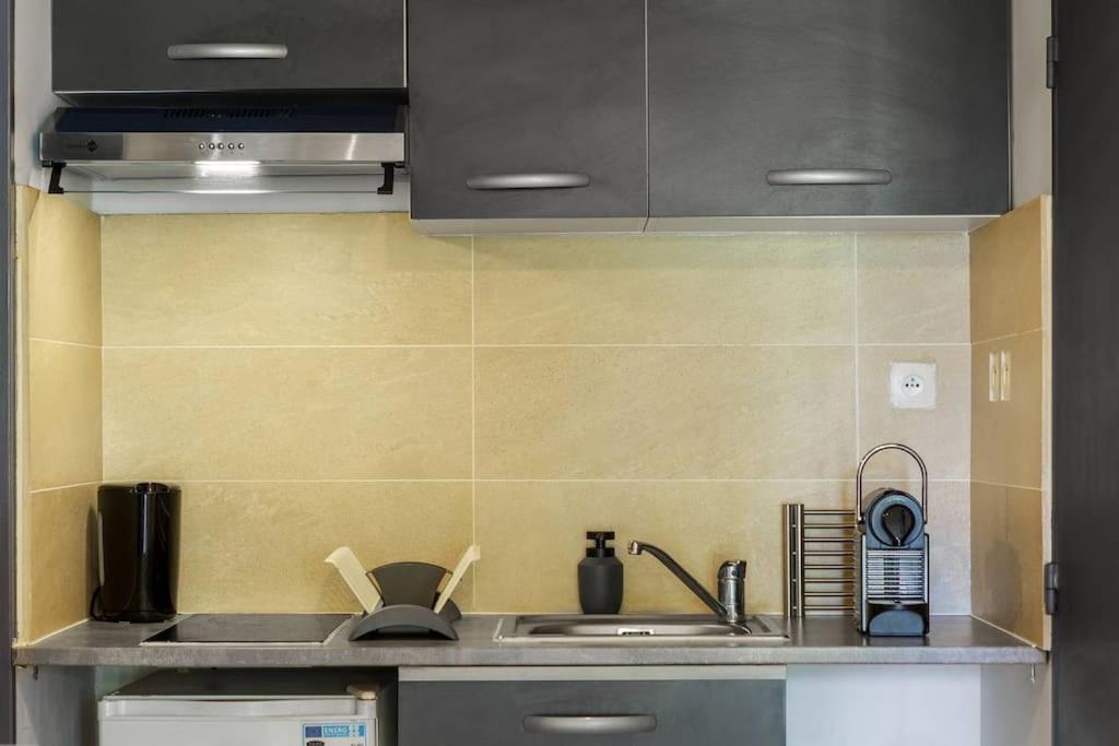 Le Saint-Gilles - Studio A St-Gilles-Les-Bains - Situe Dans Residence Privee Avec Piscine エクステリア 写真